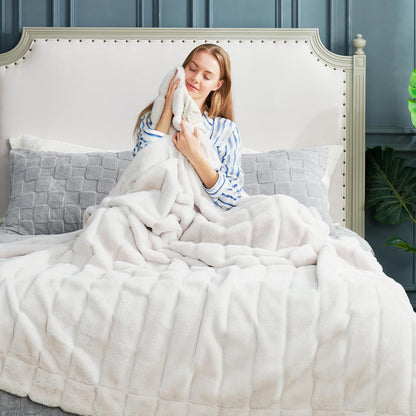 Cozy Bliss Faux Fur Throw Blanket for Couch, Cozy Soft Plush Thick Winter Blanket for Sofa Bedroom Living Room, 50 * 60 Inches Beige
