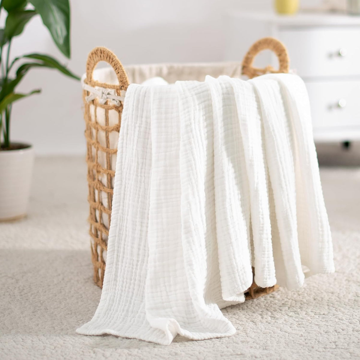 Carriediosa 100% Cotton Muslin Throw Blanket 50" X 70" Throw XL Size，4-Layers Summer Gauze Throws for Bed Couch，Soft Lightweight Breathable Linen Blankets Bedspread for Adults All Season，White