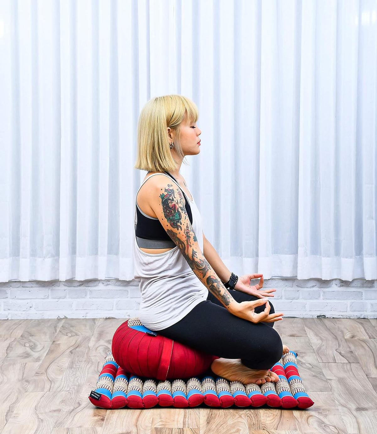 Leewadee Meditation Cushion Set – 1 Round Zafu Meditation Pillow and 1 Square Roll-Up Zabuton Meditation Mat, Pillows Bundle Filled with Kapok