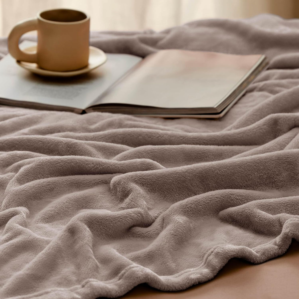 Bedsure Fleece Throw XL Blanket Mocha Brown - 300GSM Soft Lightweight Plush Cozy Blankets for Bed, Sofa, Couch, Travel, Camping, 50x70 inches