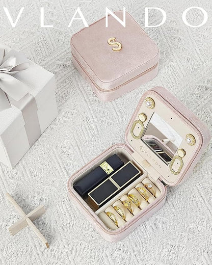 Vlando Mom Gifts for Women, Travel Jewelry Case for Mother Gifts, Travel Gifts for Mother Mom from Daughters, Travel Essentials Small Jewelry Box, Jewelry Travel Organizer - Letter U, Pink