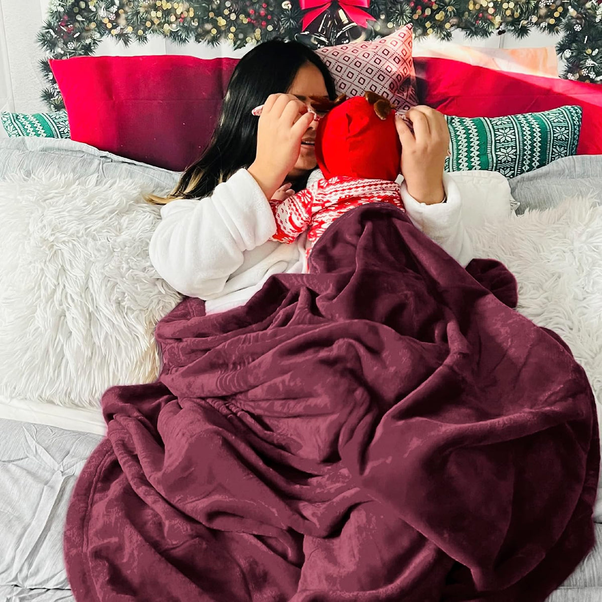 Bedsure Burgundy Red Fleece Blanket King Size - 280GSM Throw Blankets for Couch,Sofa,Bed, Soft Lightweight Plush Cozy Throws for Toddlers