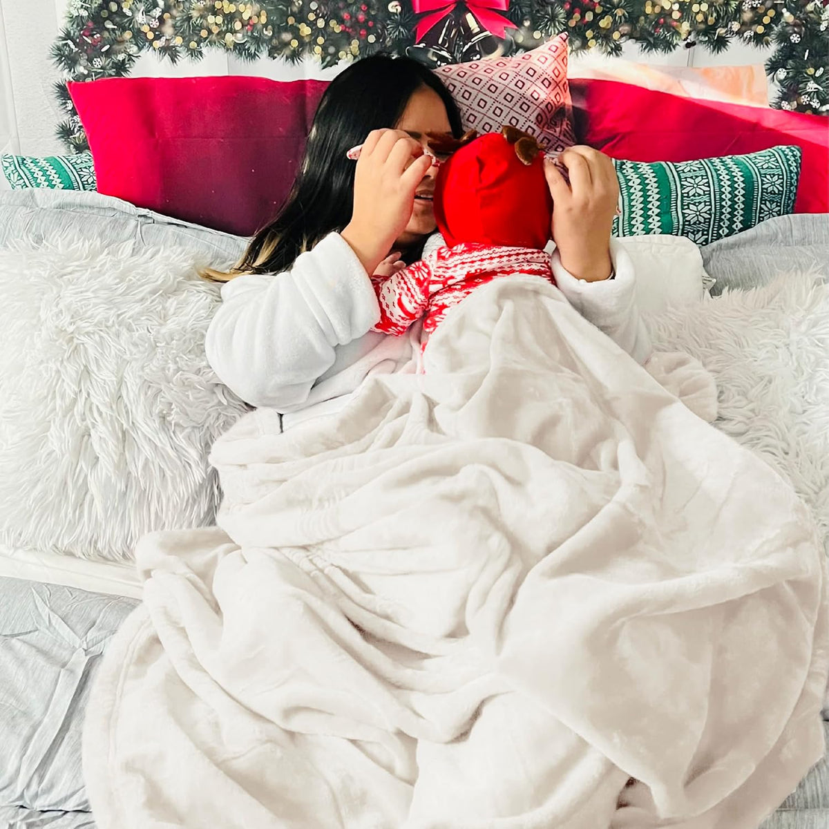 Bedsure Fleece Throw XL Blanket Cream - 300GSM Soft Lightweight Plush Cozy Blankets for Bed, Sofa, Couch, Travel, Camping, 50x70 inches