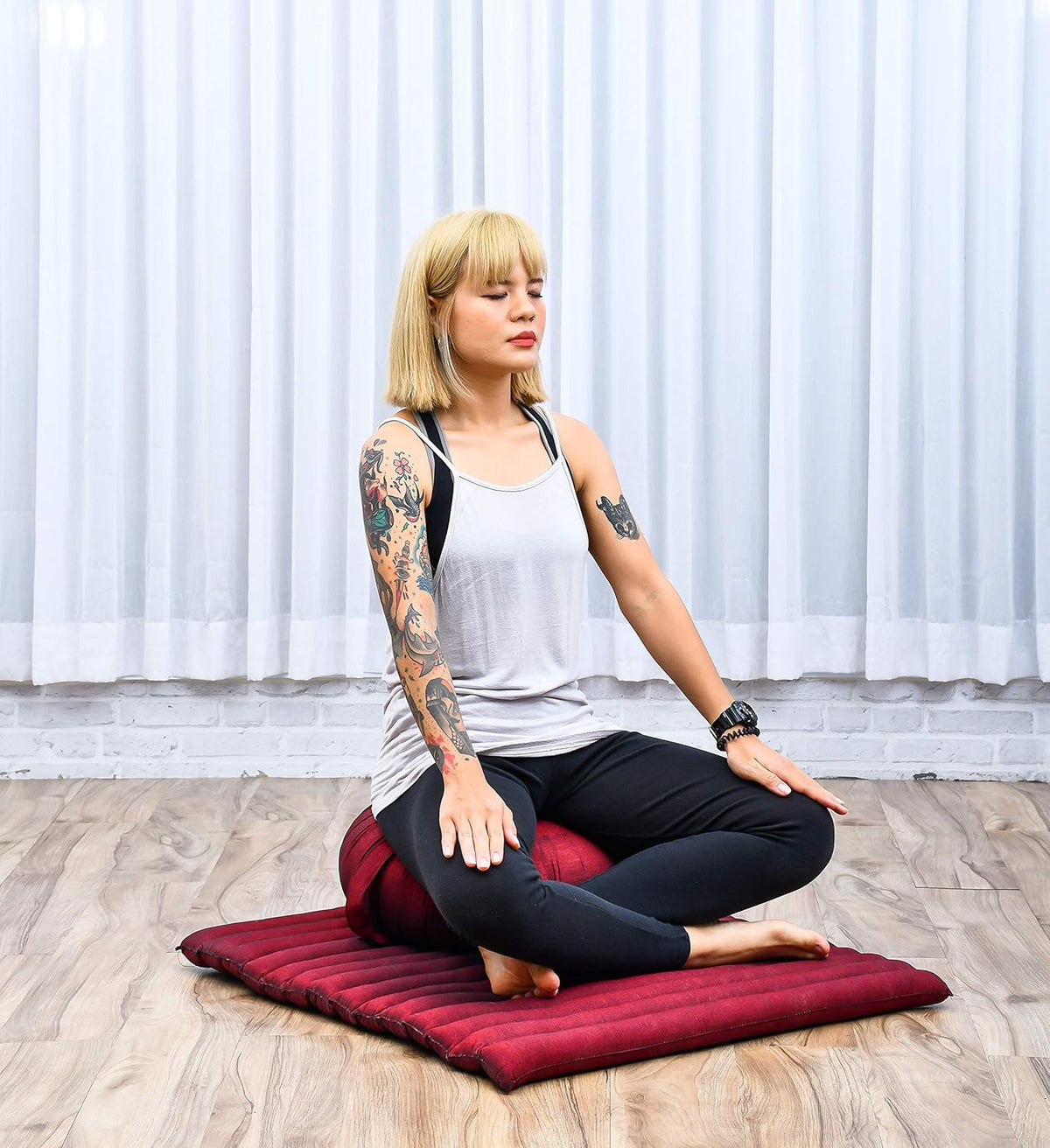 Leewadee Meditation Cushion Set – 1 Round Zafu Meditation Pillow and 1 Square Roll-Up Zabuton Meditation Mat, Pillows Bundle Filled with Kapok