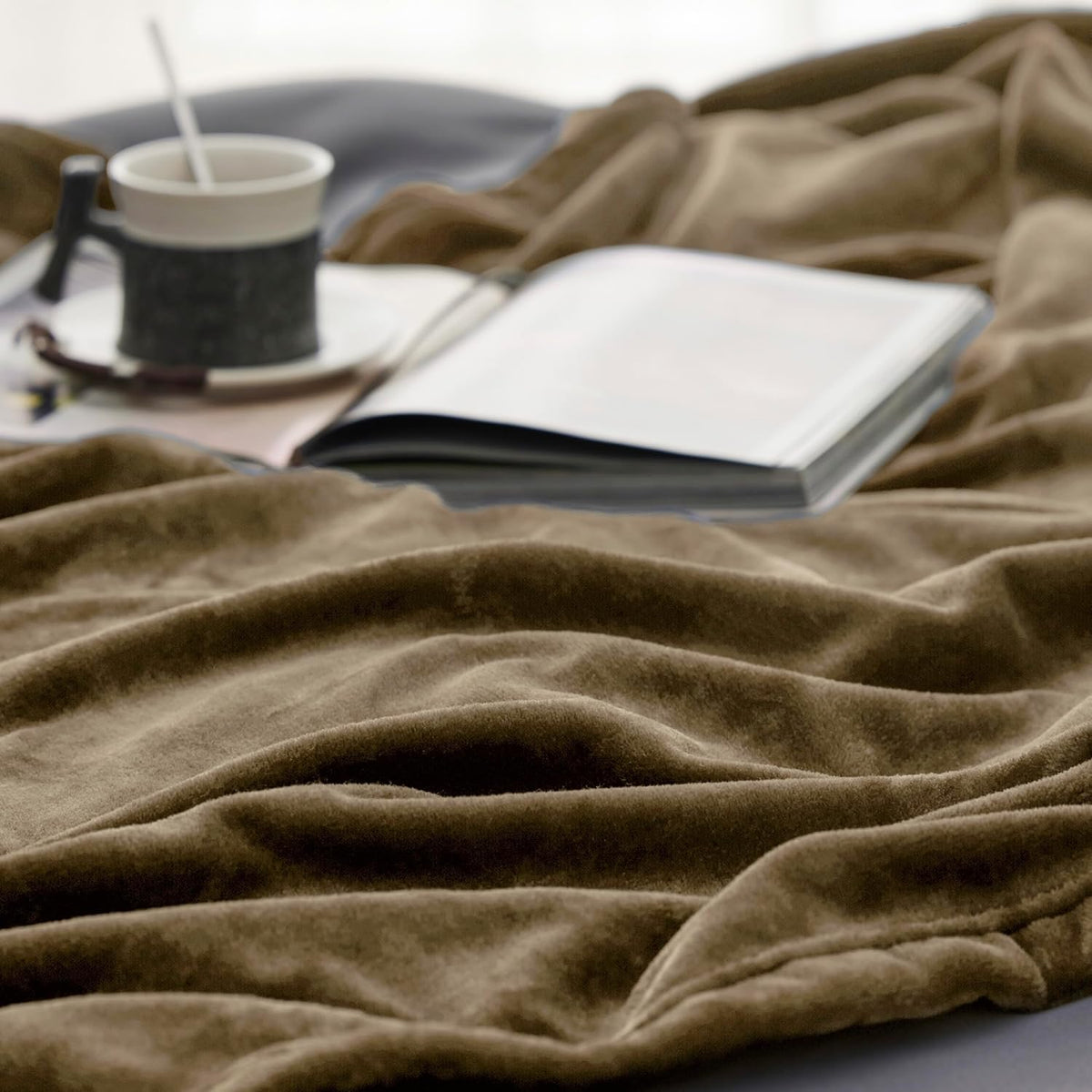 Bedsure Fleece Blanket Twin Size Camel - 300GSM Lightweight Plush Fuzzy Cozy Soft Warm Blanket for Bed, Sofa, Couch, Travel, Camping, 60x80 inches