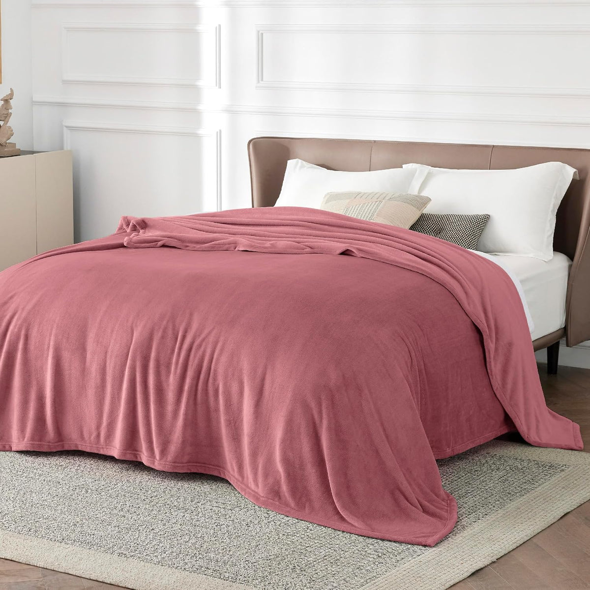 Bedsure Twin XL Fleece Blanket Dorm Bedding - Lightweight Soft Cozy Blankets for Bed, Sofa, Couch, Travel, Camping, Rose Pink, 66"x90"